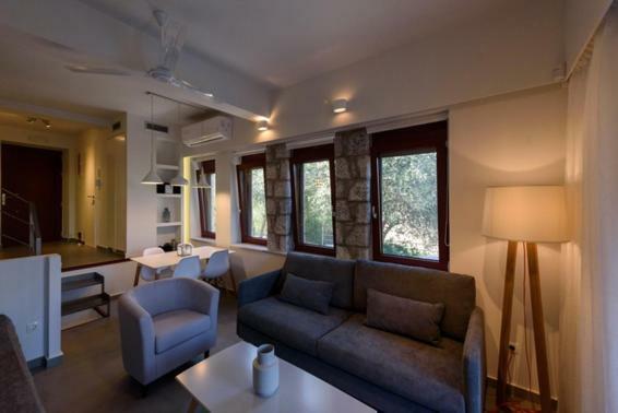 Thelgi Villa Каламата Екстериор снимка